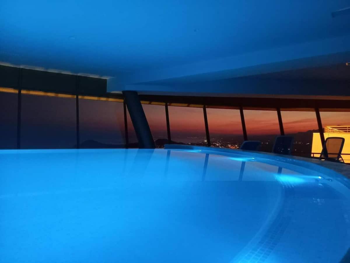 Intempo Luxury Sky View & Spa Resort Benidorm Exterior foto