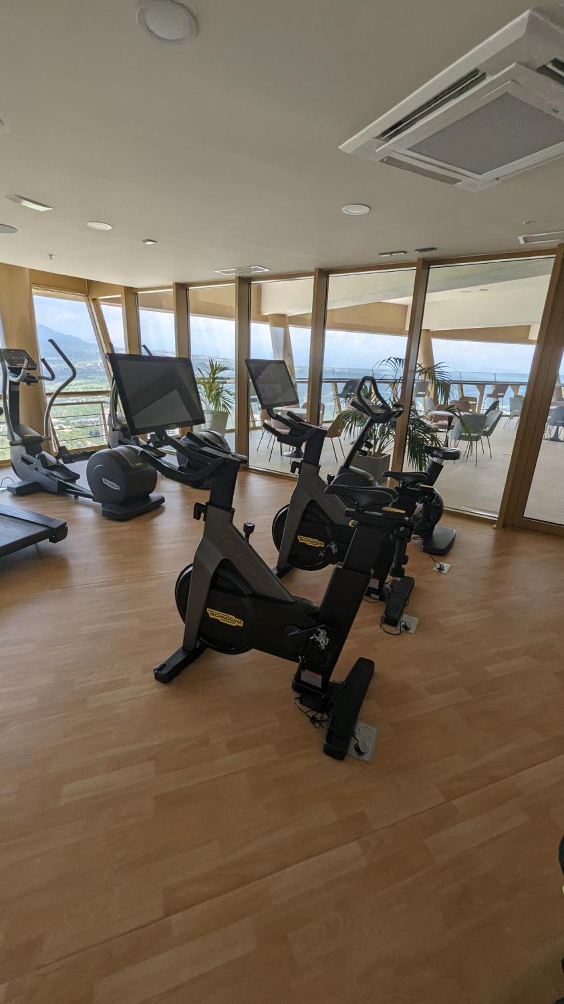 Intempo Luxury Sky View & Spa Resort Benidorm Exterior foto